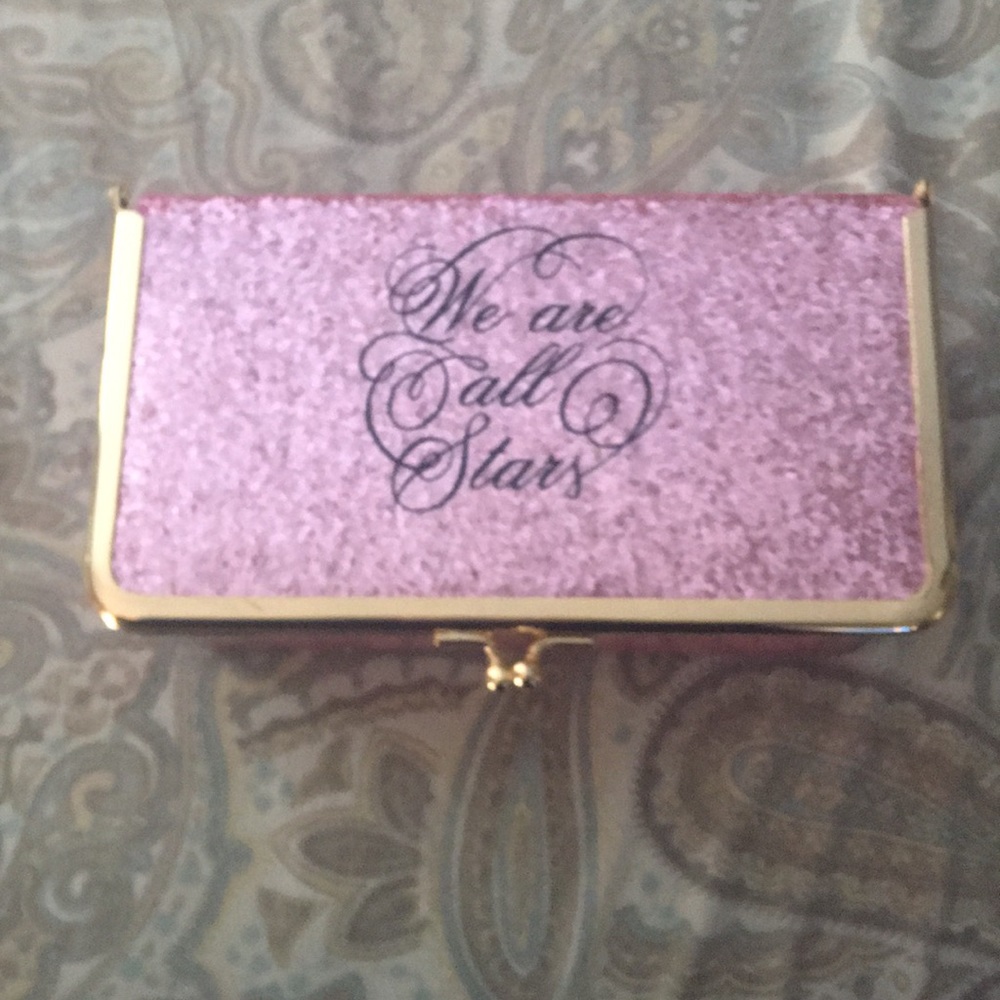 Meet your Posher, Letitia - Picture 2 of 2